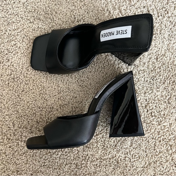 Steve Madden twists in black - Picture 2 of 5